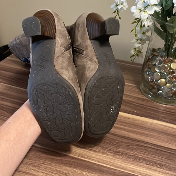 Naya, Anthropologie Dalia gray suede boots with button detail on top. - Picture 13 of 16
